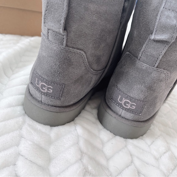 UGG Cory II Genuine Shearling Lined Boot - Picture 5 of 10